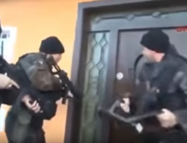 Βίντεο: Όταν οι τουρκικές ειδικές δυνάμεις επιχειρούν να σπάσουν μια πόρτα και αυτή τους λέει... όχι!